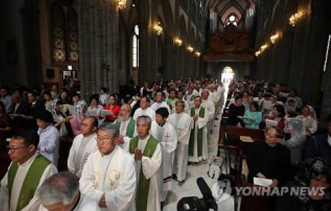 ASIA/COREA DEL NORTE - Sacerdotes católicos de Corea del Sur participan a  una misa en Pyongyang - Agenzia Fides