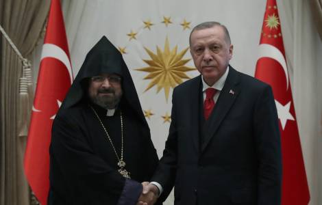 ASYA/TÜRKİYE – Kurumlar için yeni düzenlemelerden hoşnutsuzluk ve “rahatsızlık”.  Ermeni Patriği Erdoğan’a seslendi