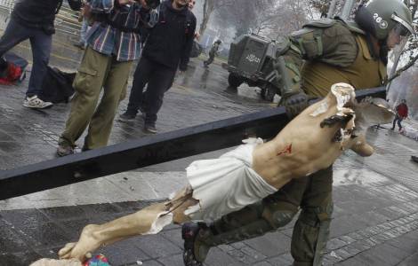 Acte sacrilège lors q'une manifestation au Chili