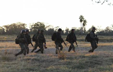 Militaires au Paraguay