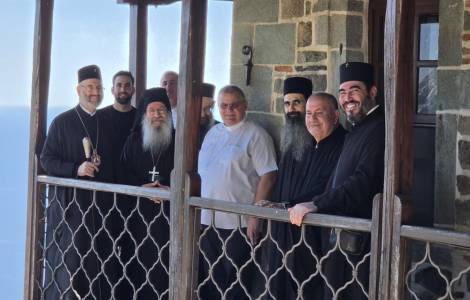 EUROPA/GRECIA - Vescovo ortodosso e vescovo cattolico in pellegrinaggio insieme al Monte Athos, luogo sacro per tutta la cristianità