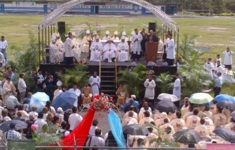 Première Messe de l'Archevêque de Mérida en tant q