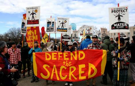Popoli di Standing Rock Sioux, in Nord Dakota e di Keystone