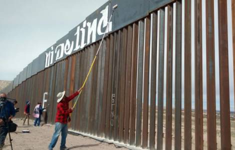 muro di confine che si trova tra Juarez e El Paso,