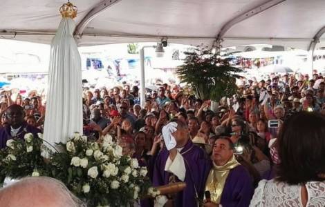 Mons. José Domingo Ulloa Mendieta, O.S.A. alla festa del Nazareno