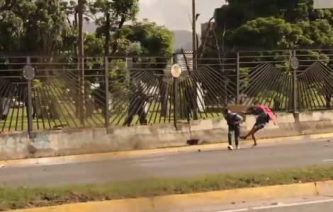 Il grido dei Vescovi: “Nel nome di Dio, non uccidete più giovani venezuelani”