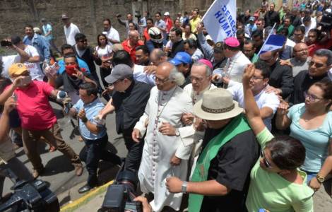 “Mai visto nulla di simile in Nicaragua”: il Card. Brenes, vescovi e sacerdoti aggrediti all’interno della chiesa